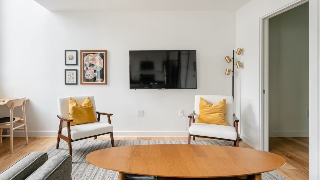 Photo of Livingroom in East Cesar Chavez
