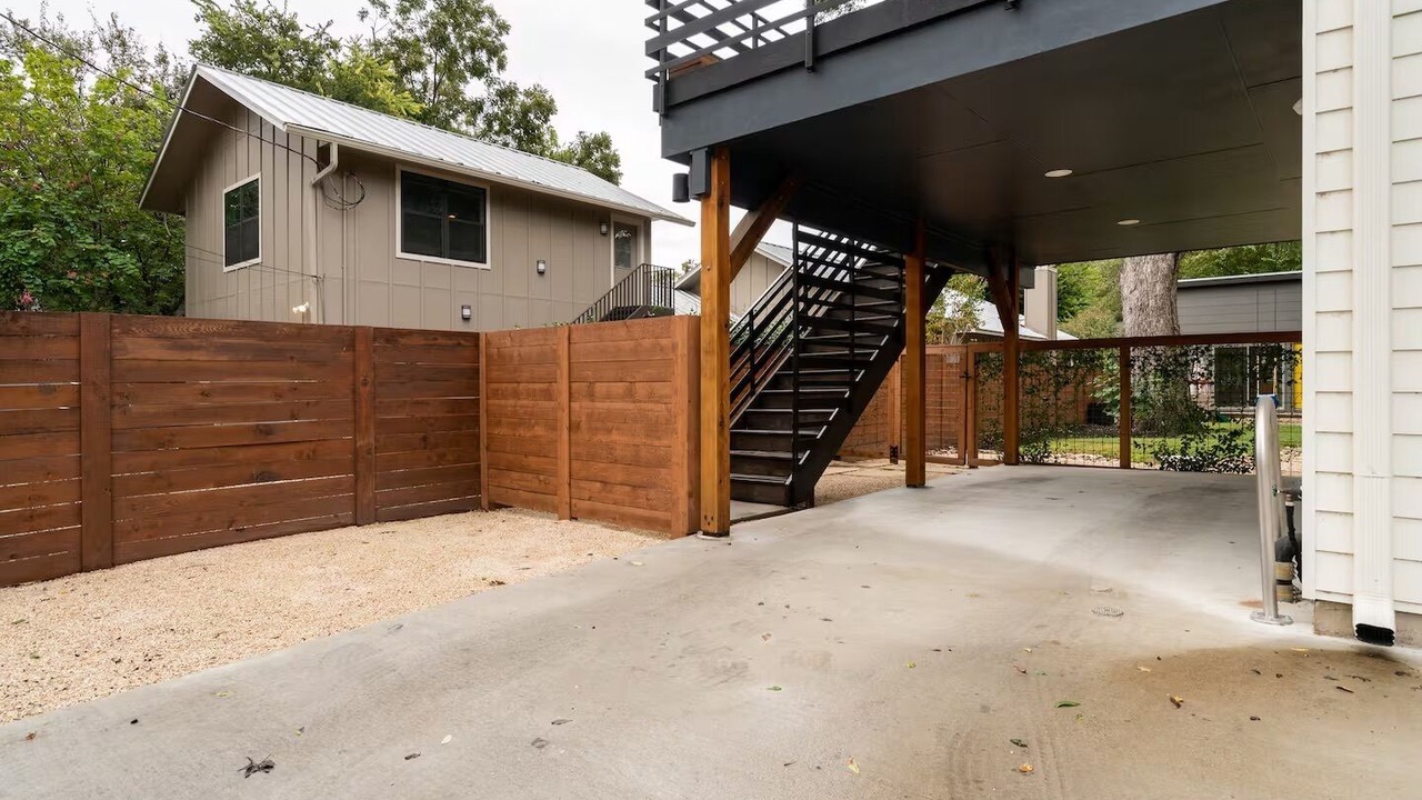 Photo of Outdoor in East Cesar Chavez