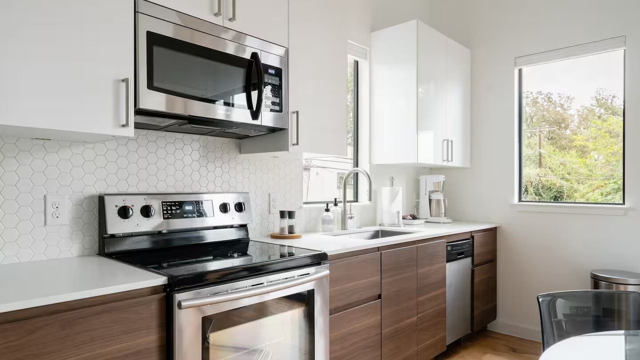Photo of Kitchen in East Cesar Chavez