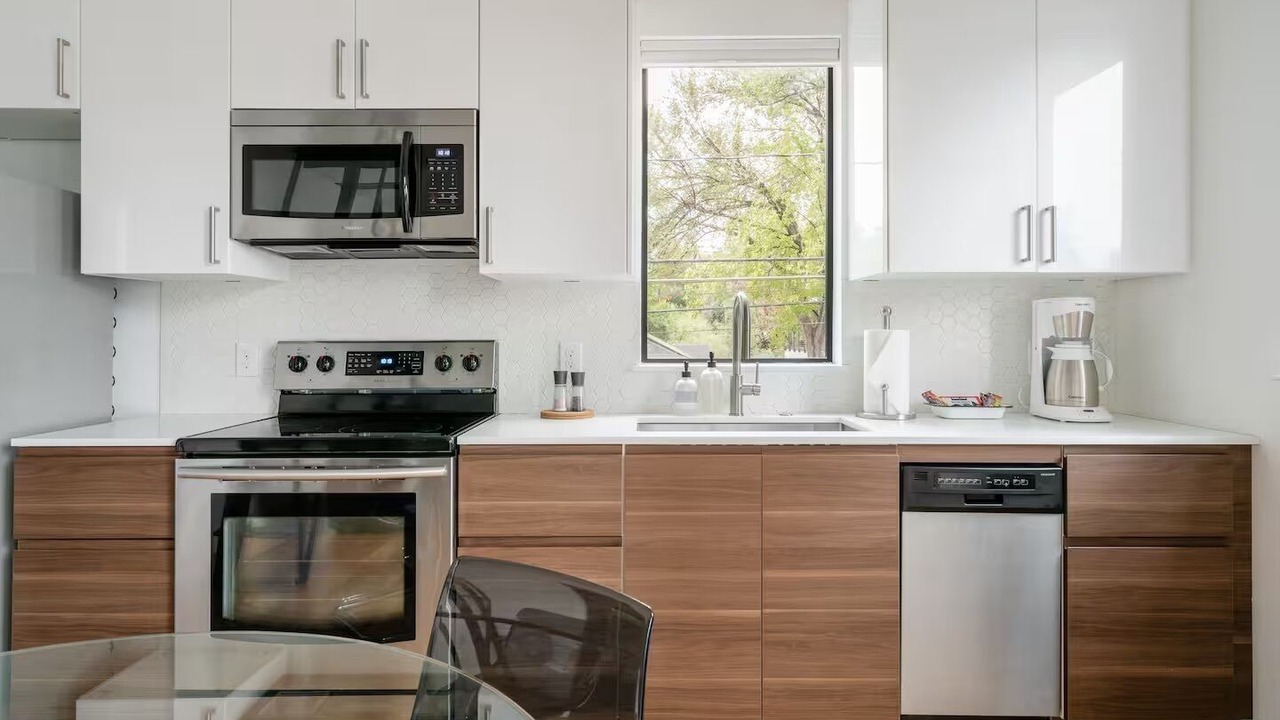 Photo of Kitchen in East Cesar Chavez