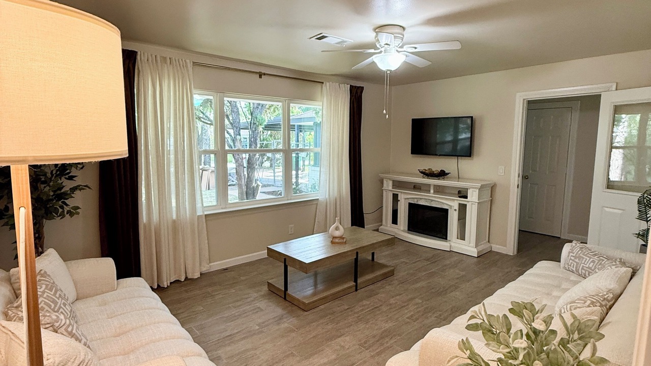 Photo of Livingroom in Southbelt/Ellington