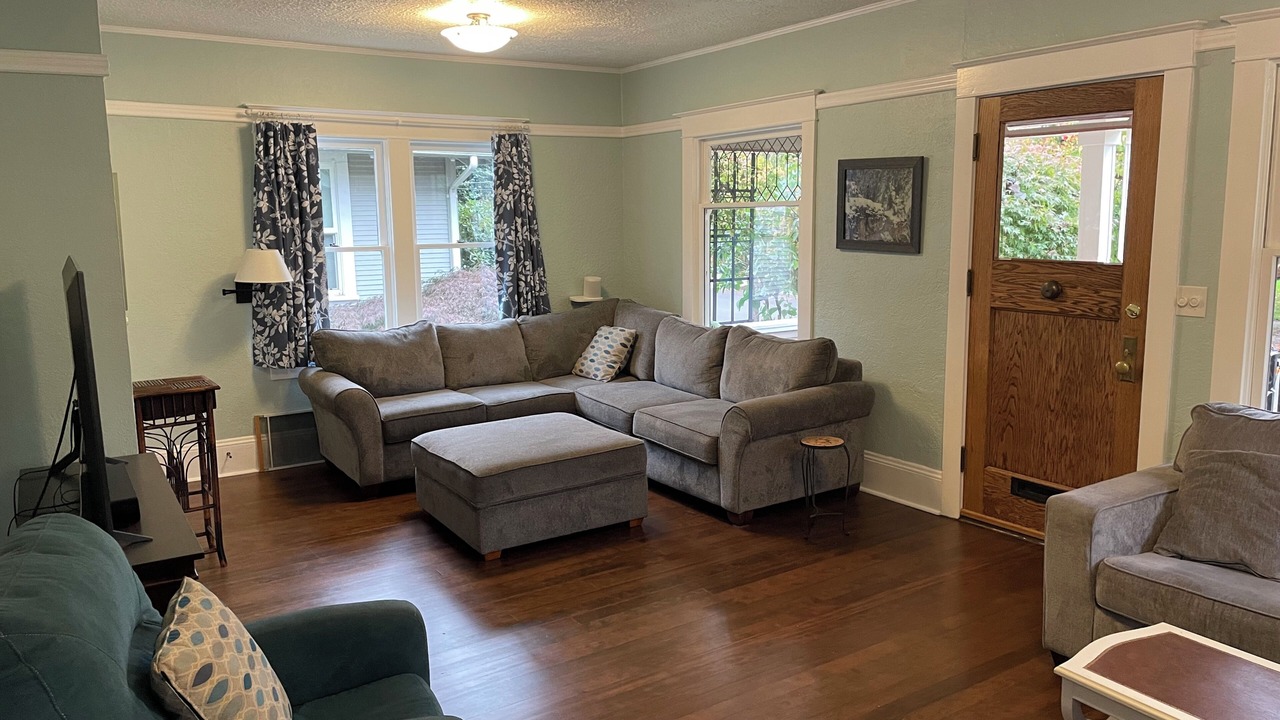 Photo of Livingroom in Sellwood-Moreland