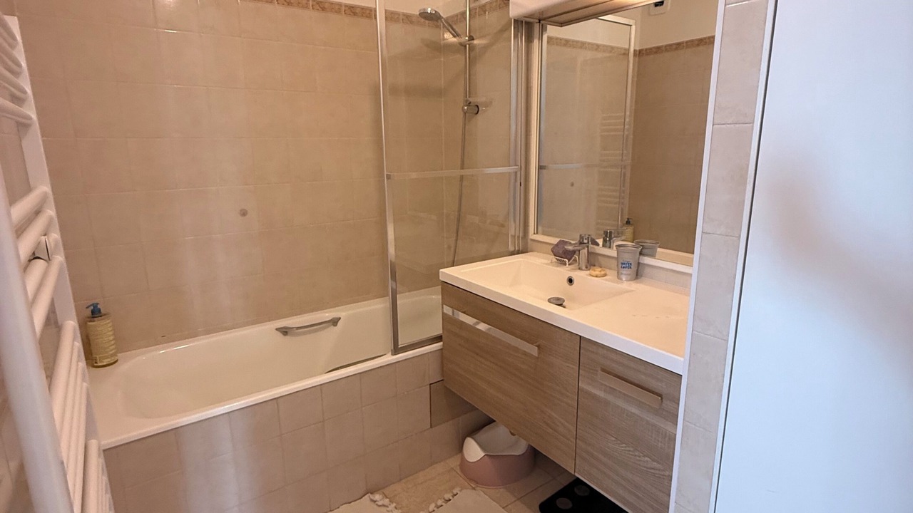 Photo of Bathroom in Levallois-Perret