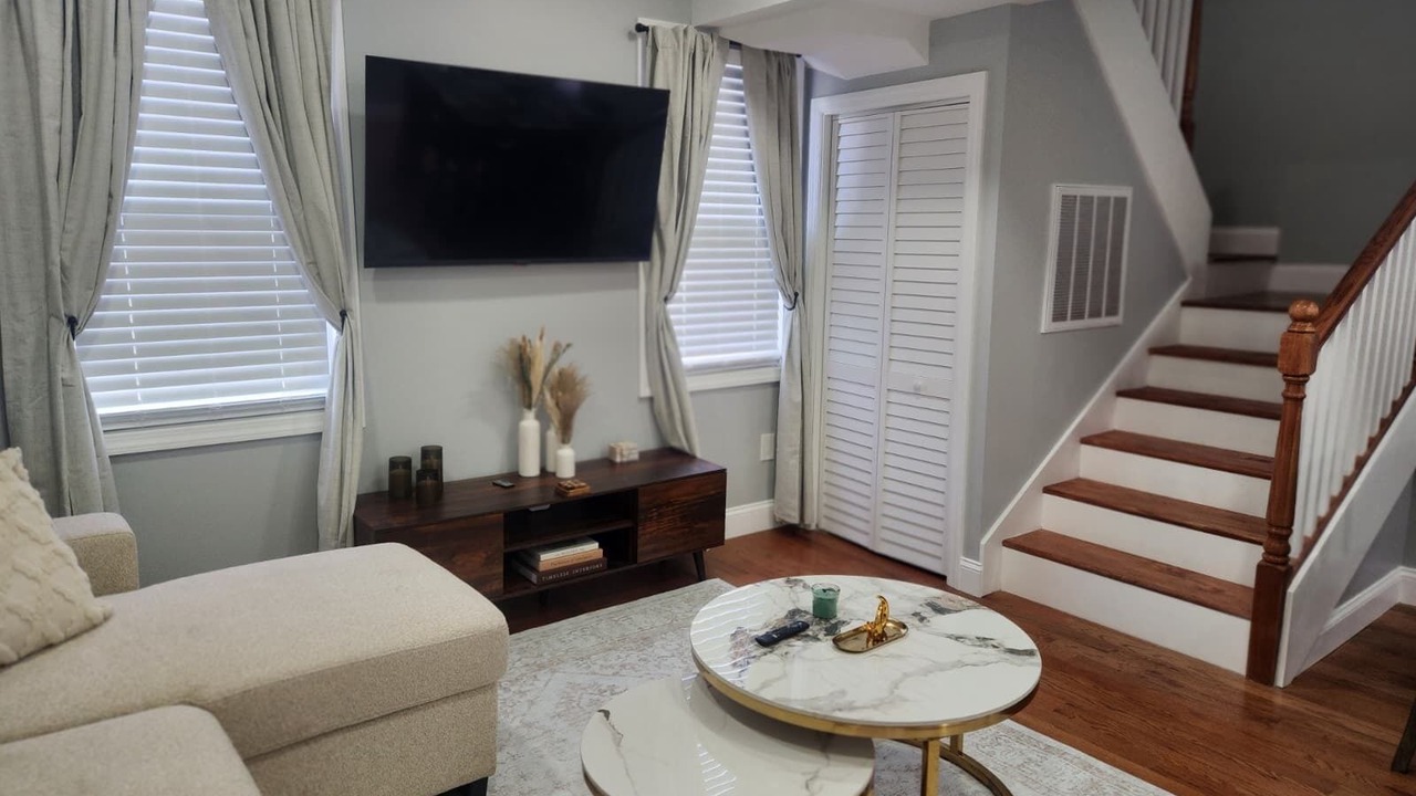 Photo of Livingroom in Teaneck
