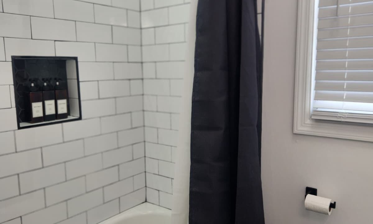 Photo of Bathroom in Teaneck