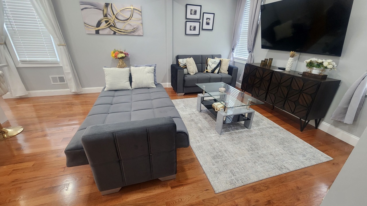 Photo of Livingroom in Teaneck
