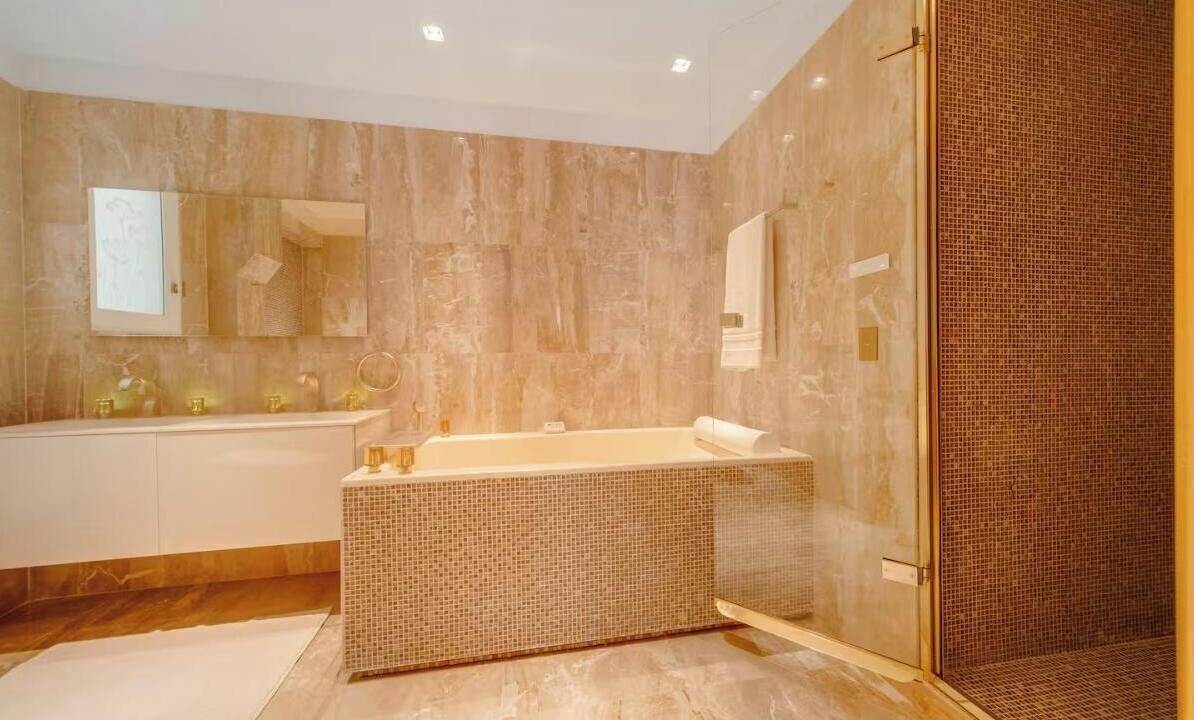 Photo of Bathroom in Faubourg-du-Roule