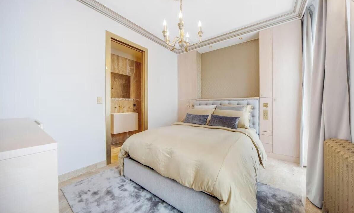Photo of Bedroom in Faubourg-du-Roule