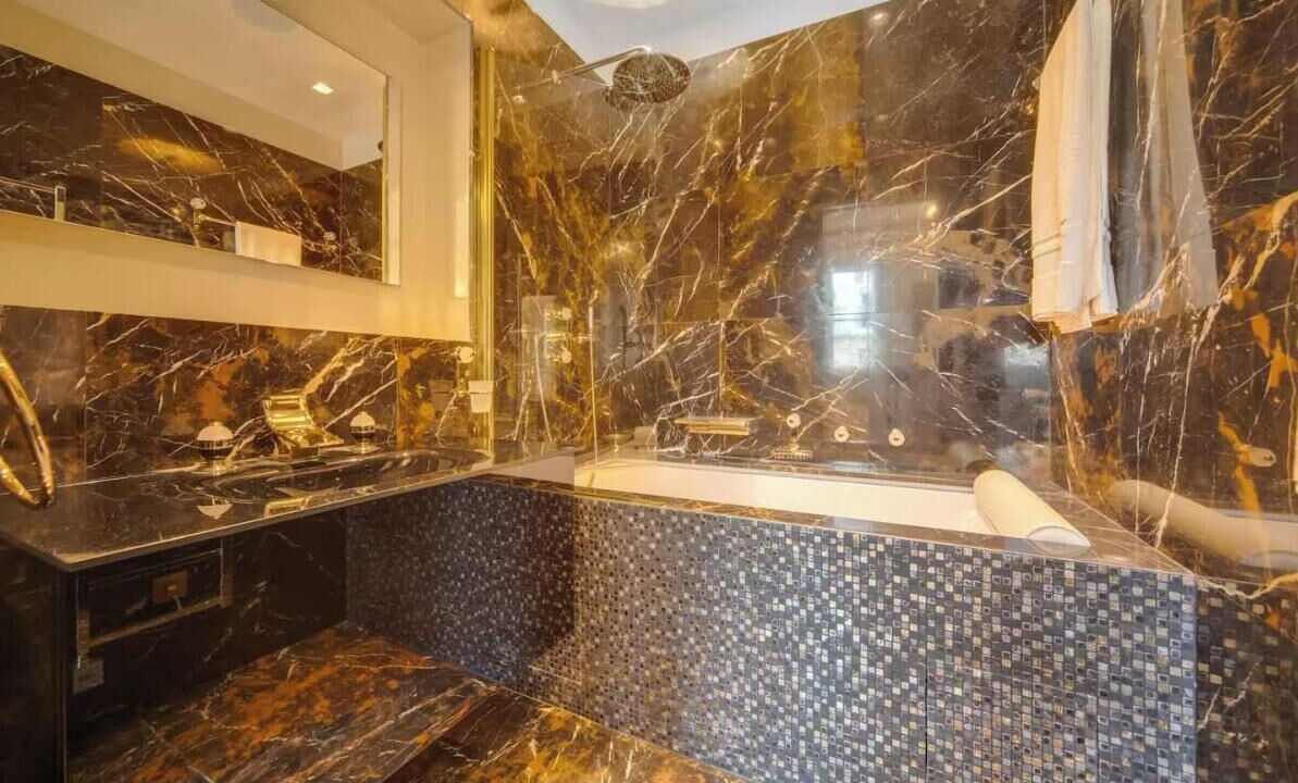 Photo of Bathroom in Faubourg-du-Roule