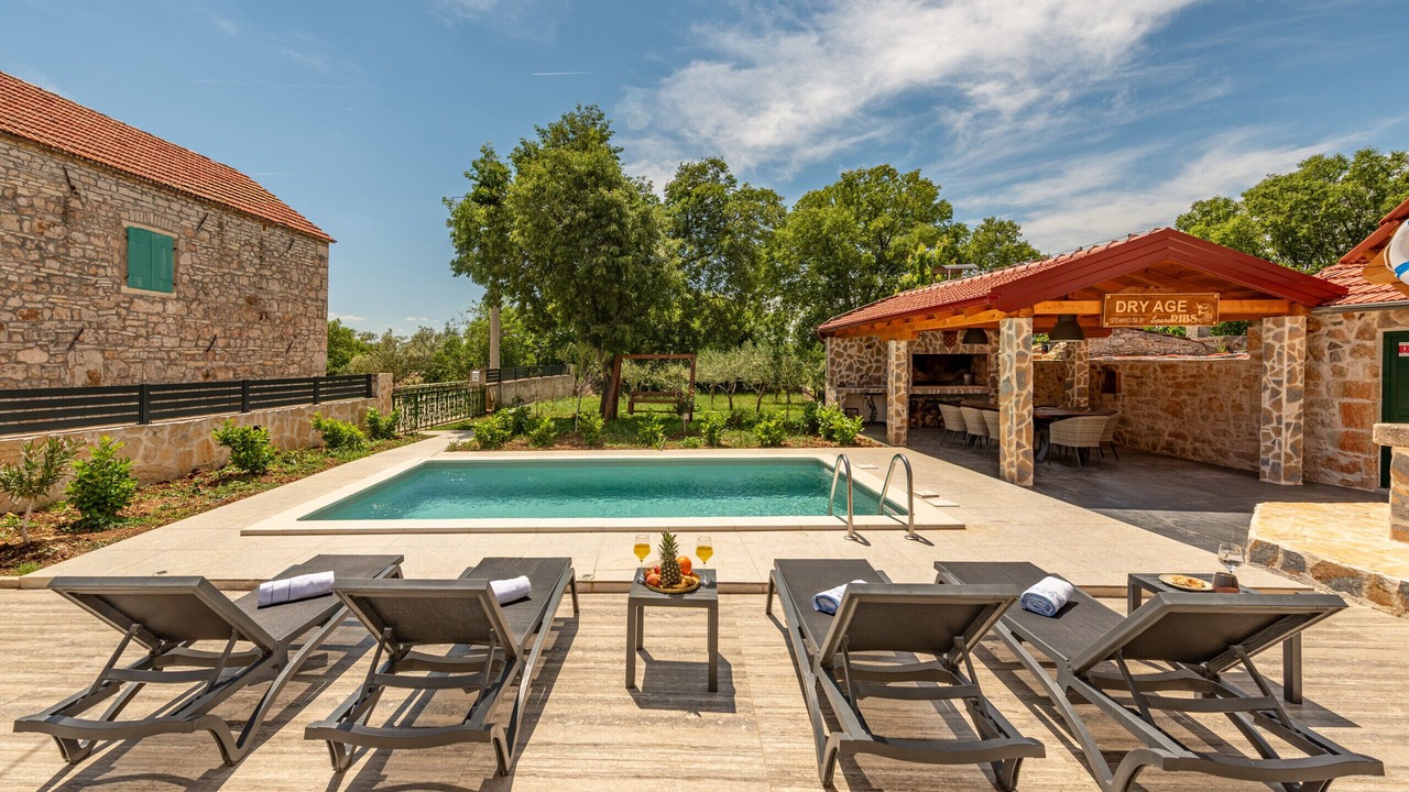 Photo of Outdoor in Oklaj