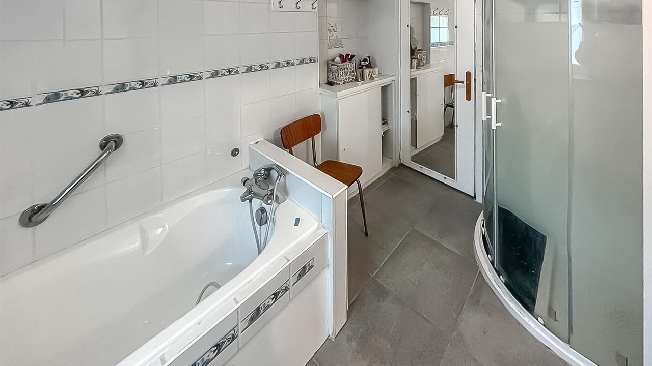 Photo of Bathroom in La Brosse-Montceaux