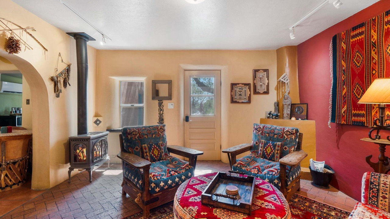 Photo of Livingroom in Historic Eastside