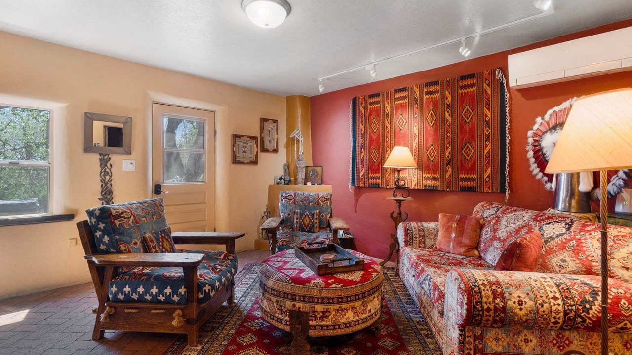 Photo of Livingroom in Historic Eastside