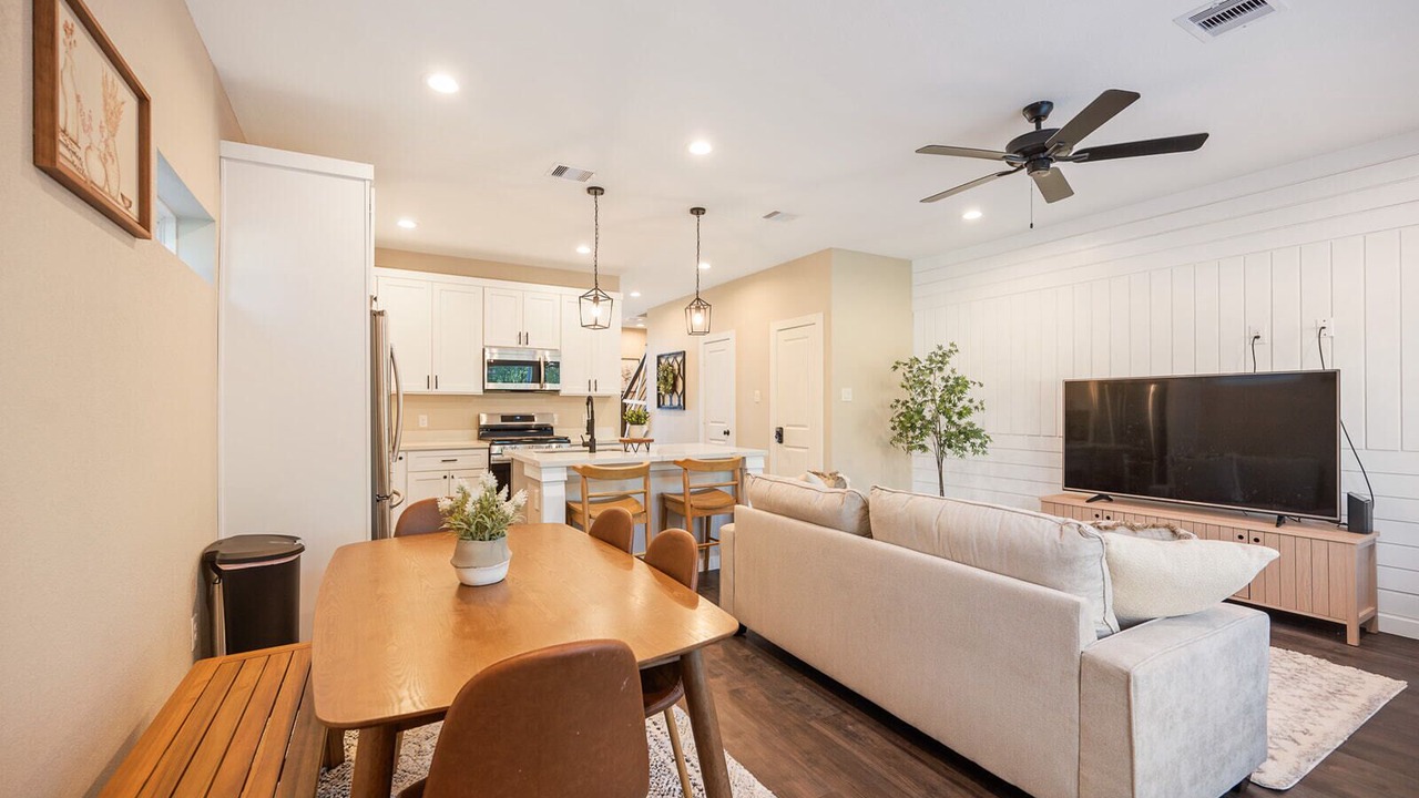 Photo of Livingroom in Northeast Houston
