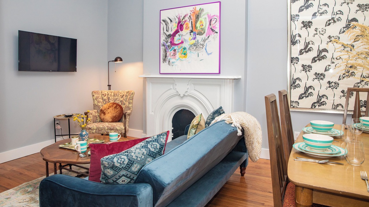 Photo of Livingroom in Sutton Place