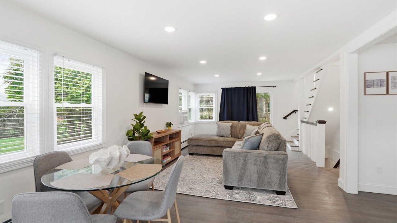 Photo of Livingroom in Warren