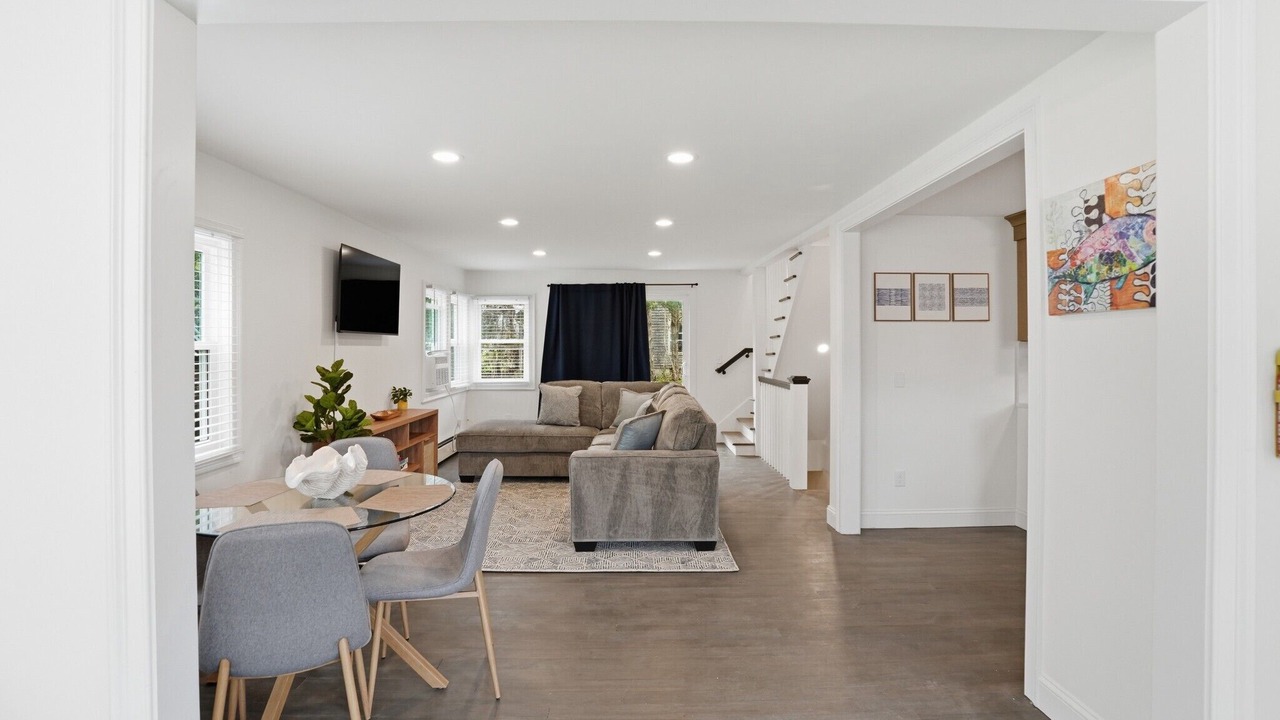 Photo of Livingroom in Warren