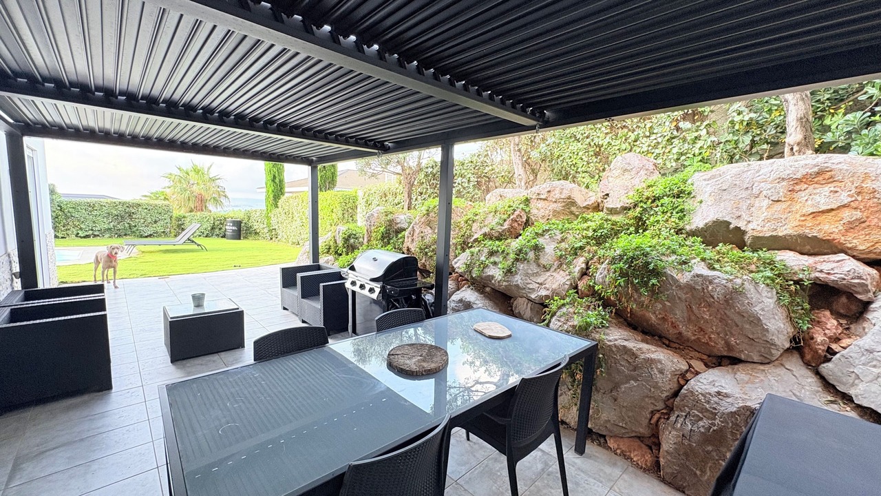 Photo of Outdoor in Poussan
