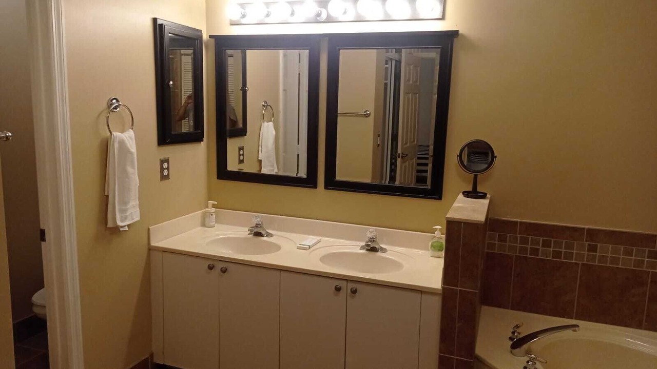Photo of Bathroom in Sunrise