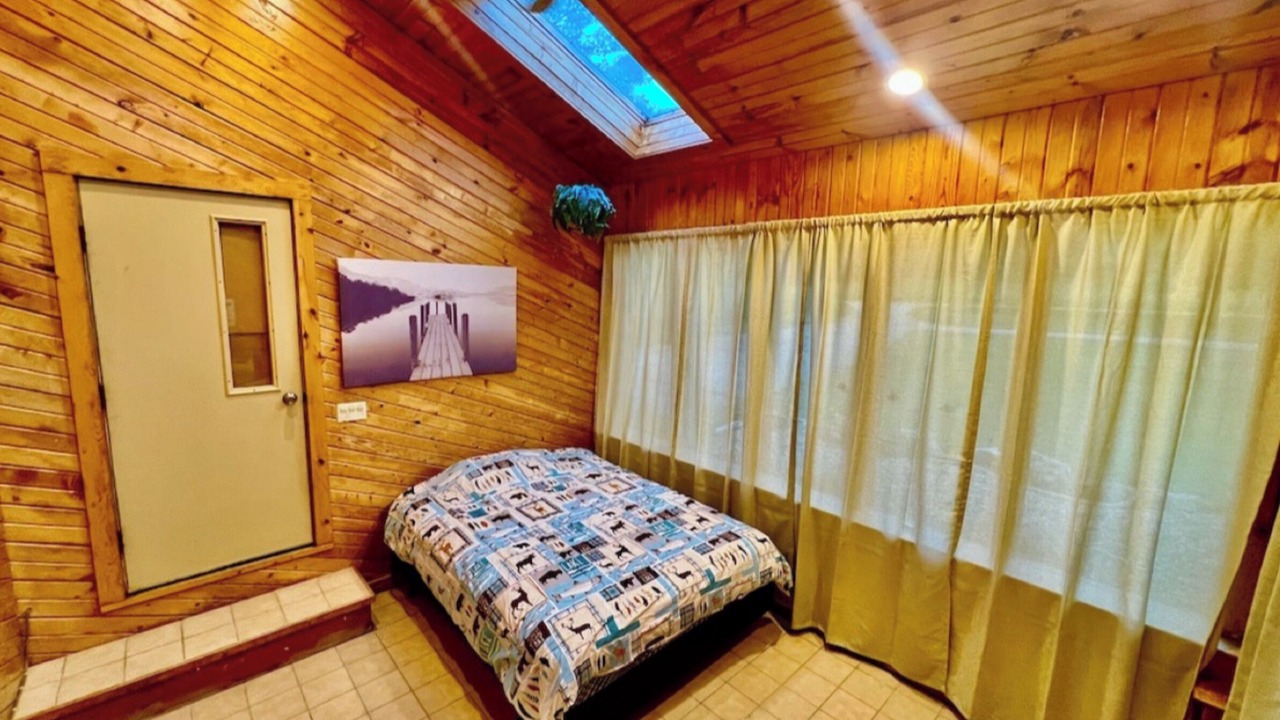 Photo of Bedroom in Lansing