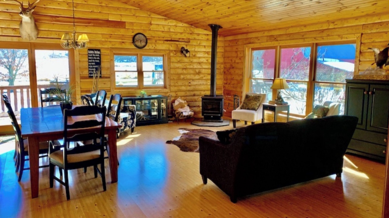 Photo of Livingroom in Lansing