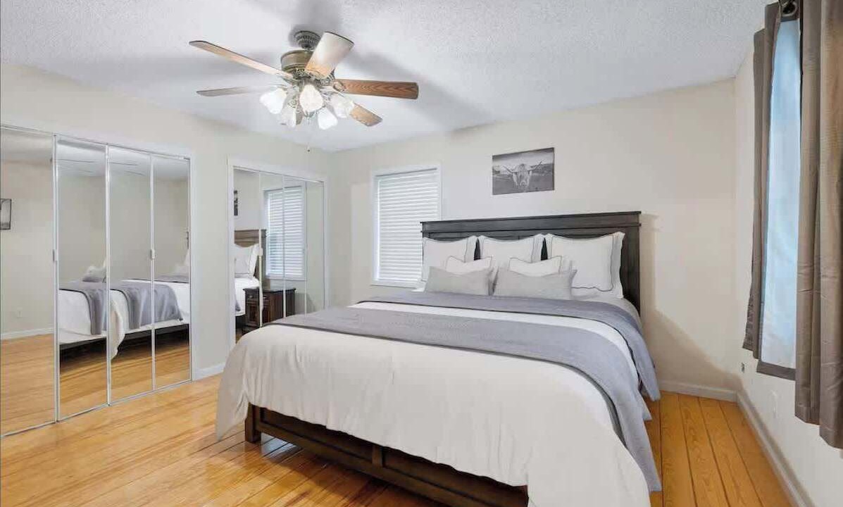 Photo of Bedroom in Kyle