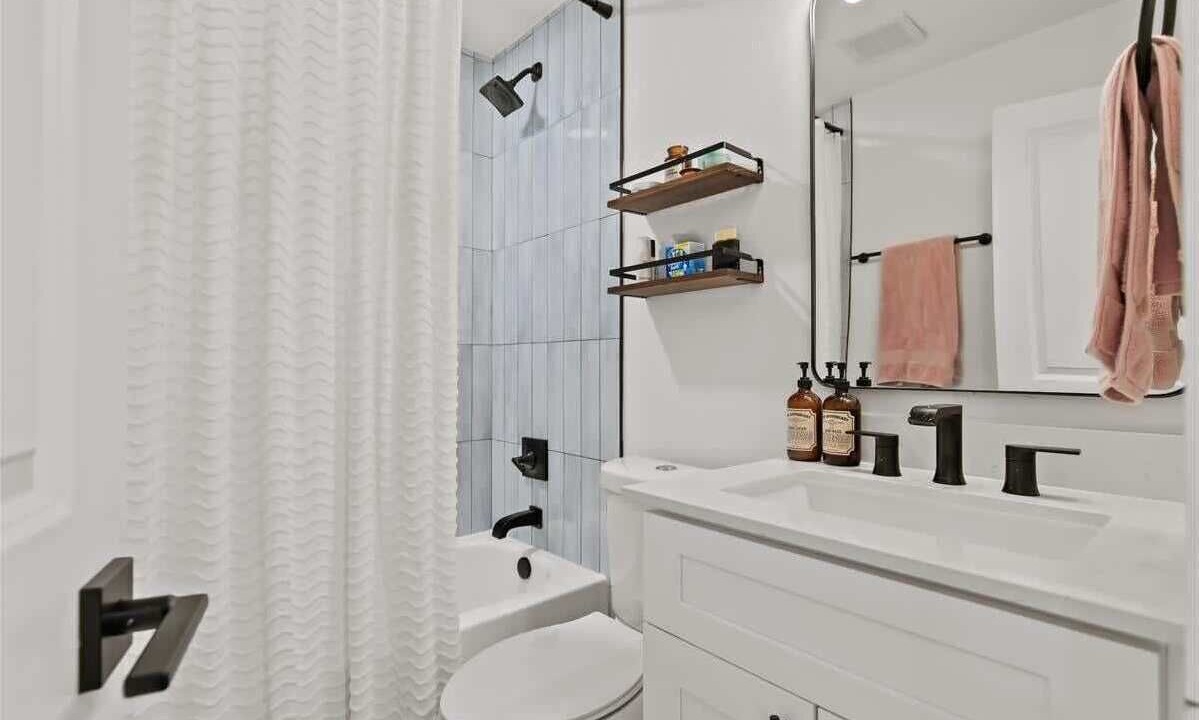 Photo of Bathroom in Tanglewood Forest