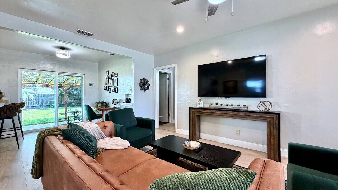 Photo of Livingroom in West Sacramento