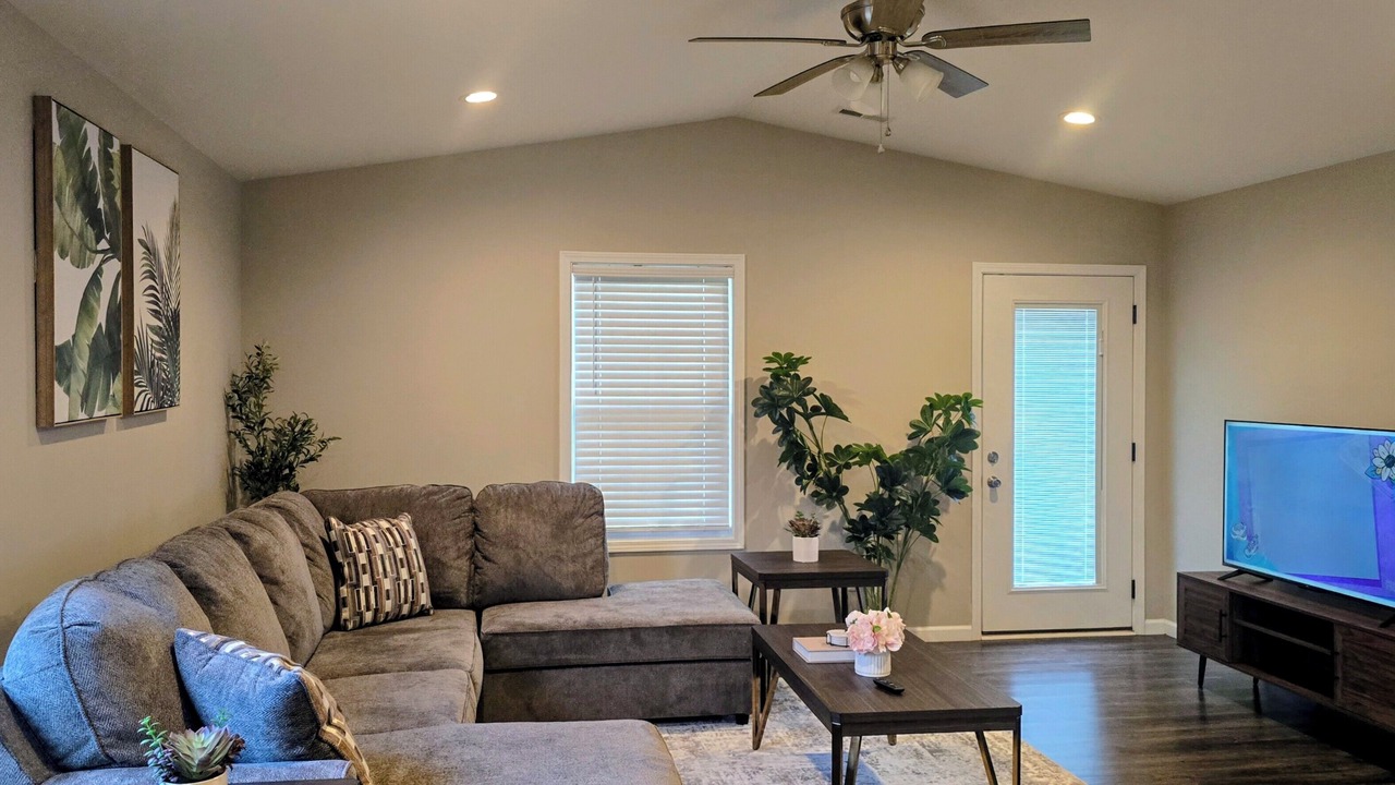 Photo of Livingroom in Madisonville