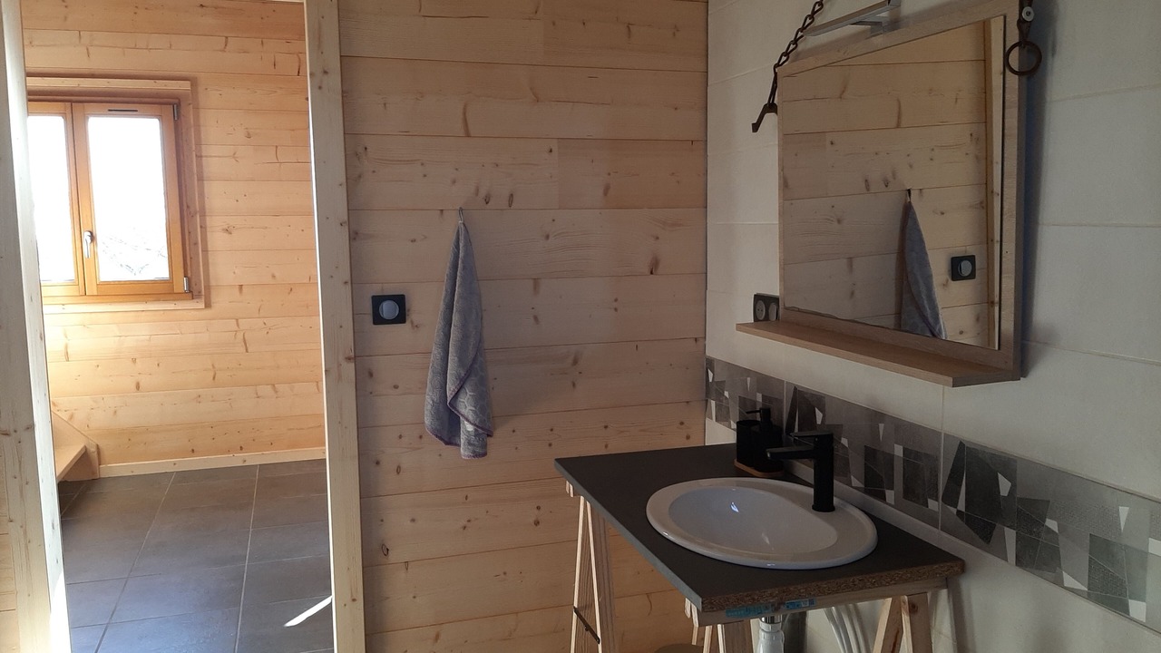 Photo of Bathroom in Belmont-Luthezieu