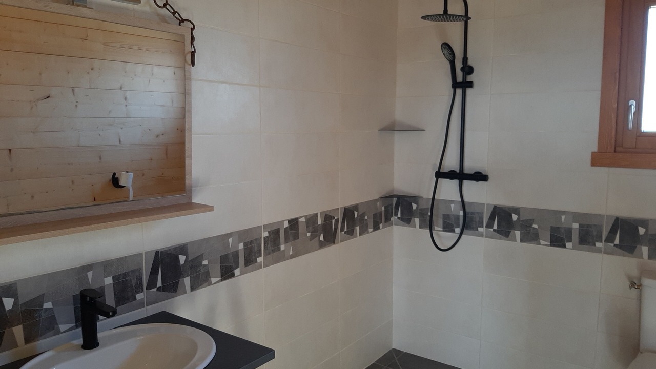 Photo of Bathroom in Belmont-Luthezieu