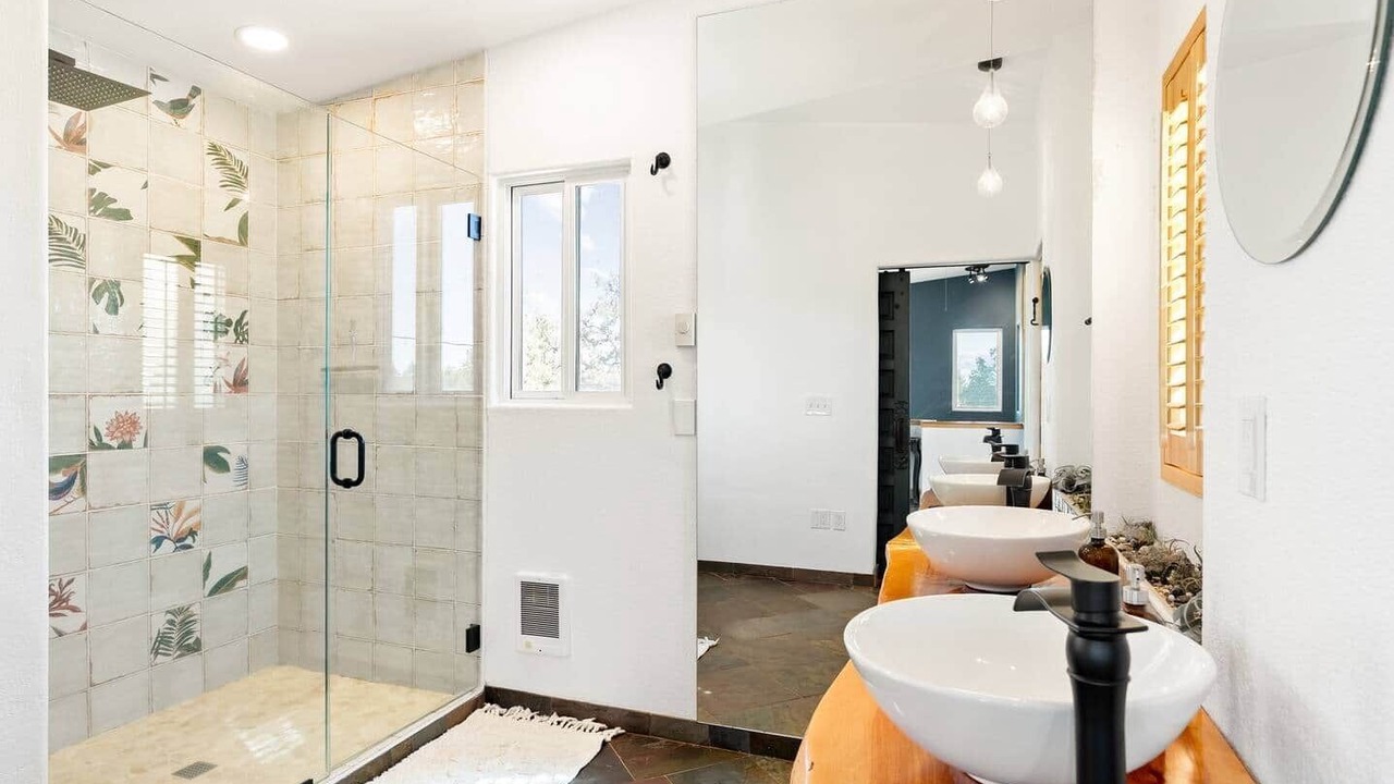 Photo of Bathroom in Terrebonne
