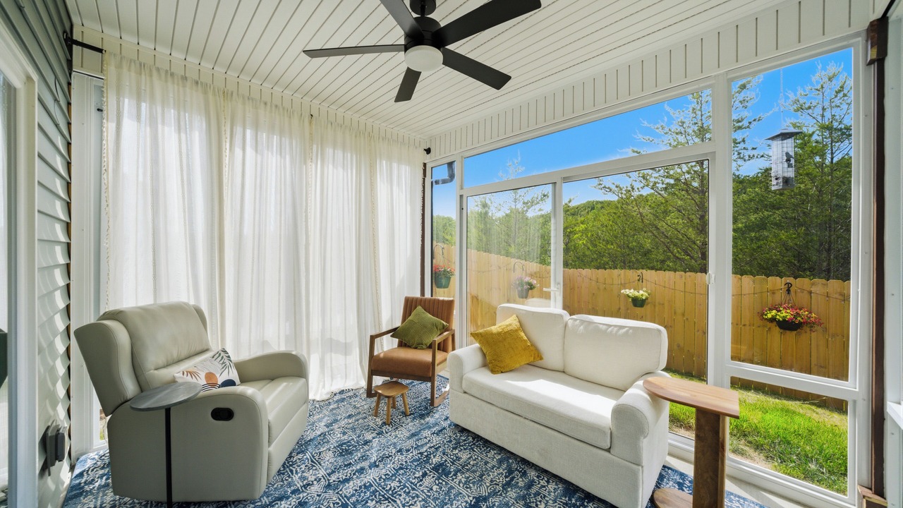 Photo of Livingroom in Knoxville