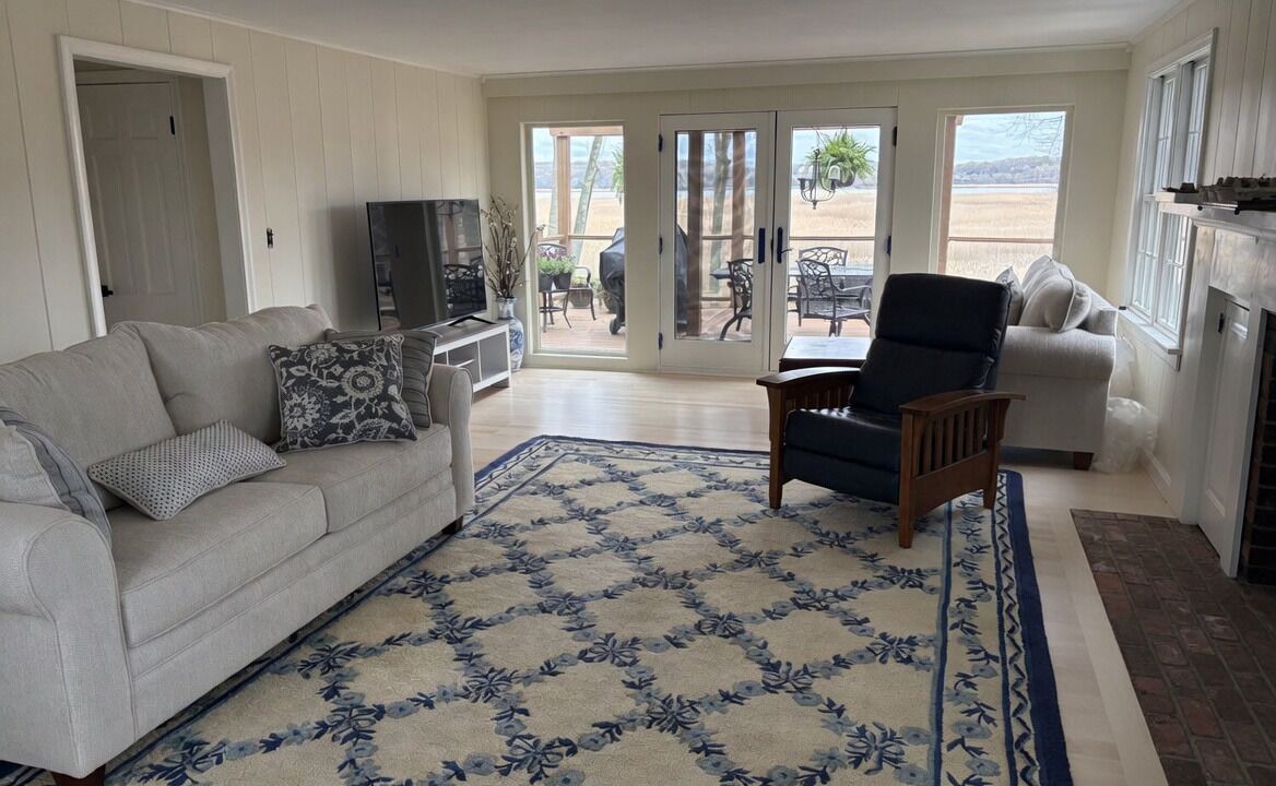 Photo of Livingroom in Old Saybrook
