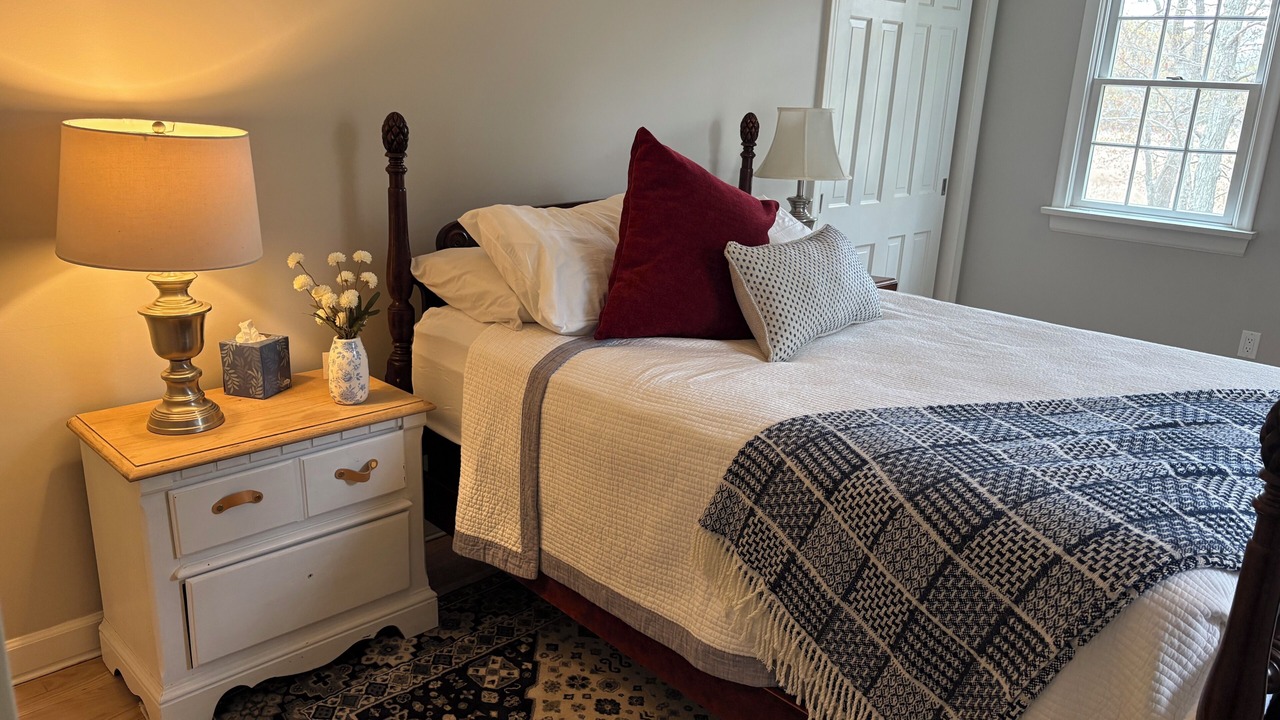 Photo of Bedroom in Old Saybrook
