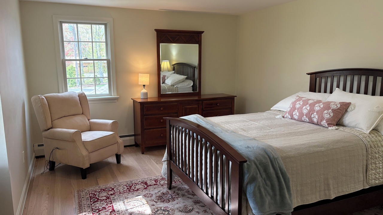 Photo of Bedroom in Old Saybrook