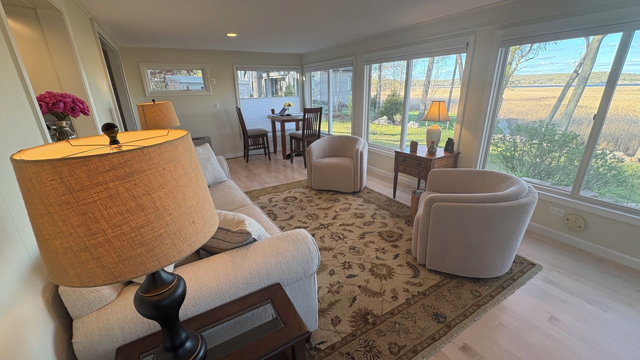 Photo of Livingroom in Old Saybrook