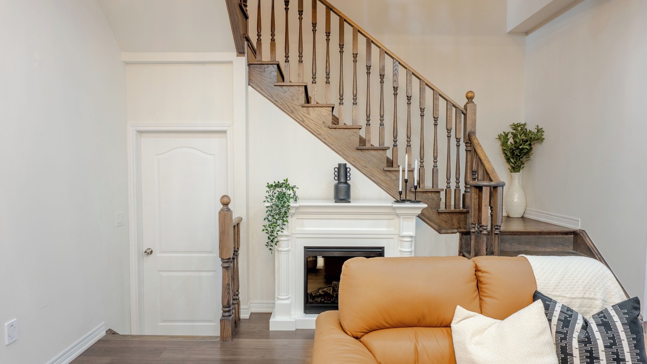 Photo of Livingroom in Oakville