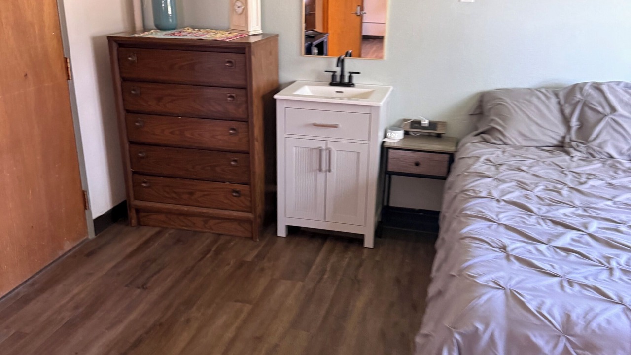 Photo of Bedroom in May City