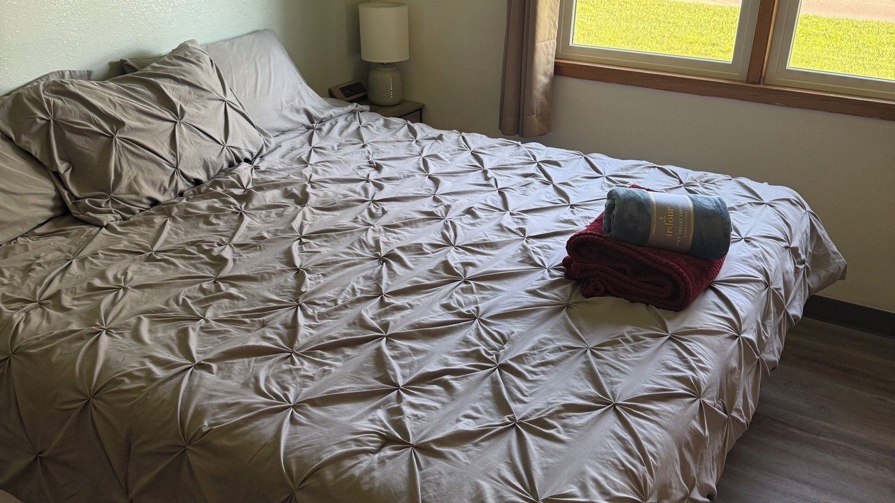 Photo of Bedroom in May City
