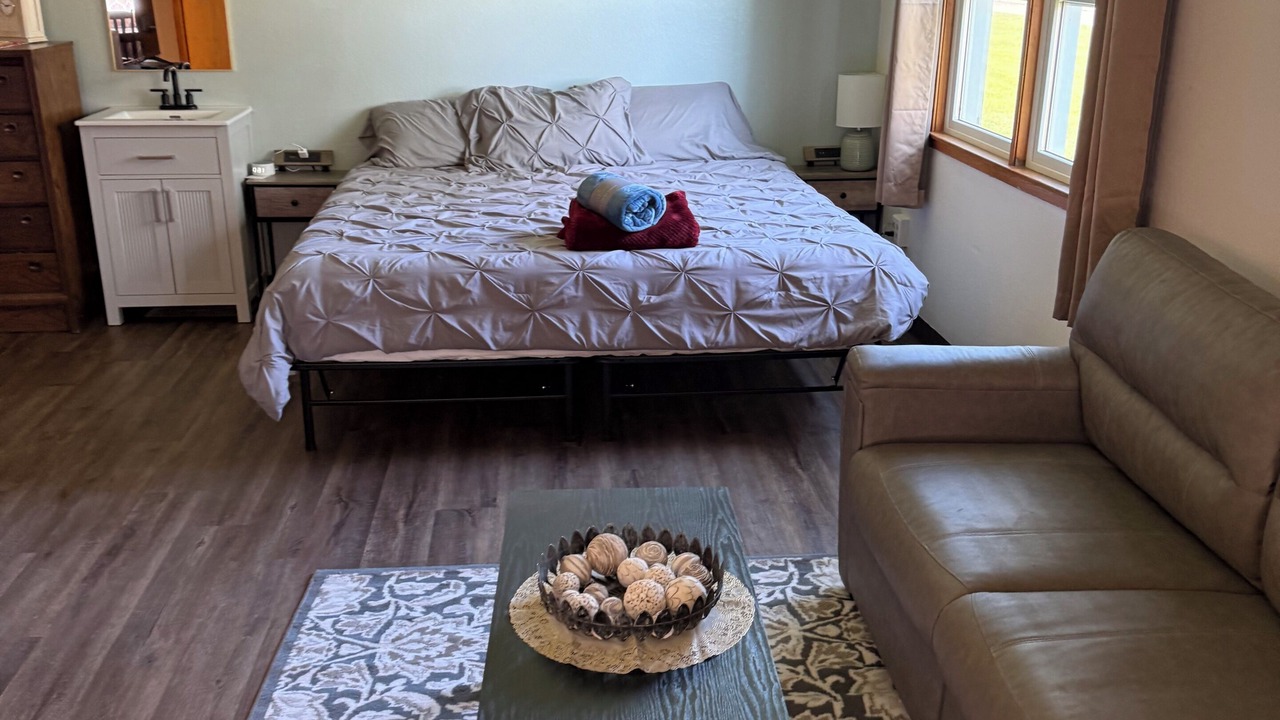 Photo of Bedroom in May City