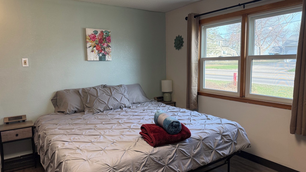 Photo of Bedroom in May City