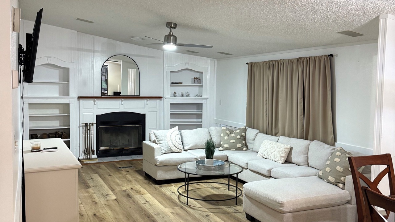 Photo of Livingroom in Henderson County