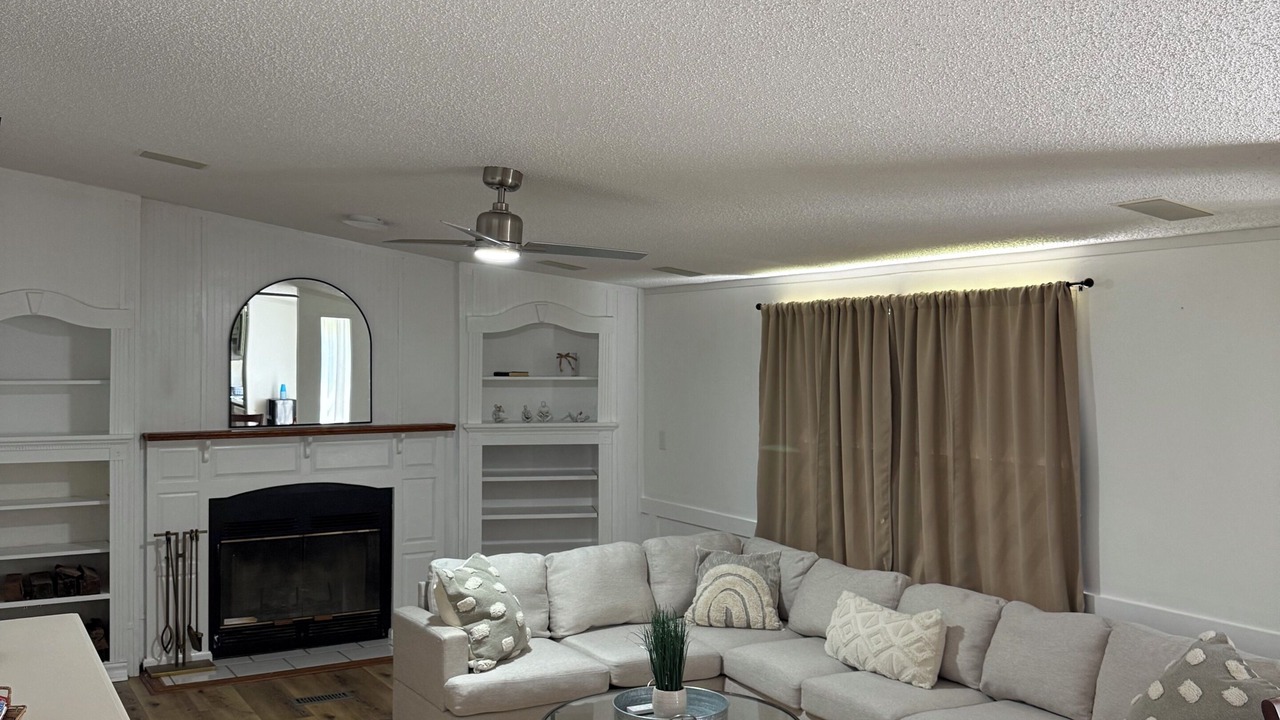 Photo of Livingroom in Henderson County