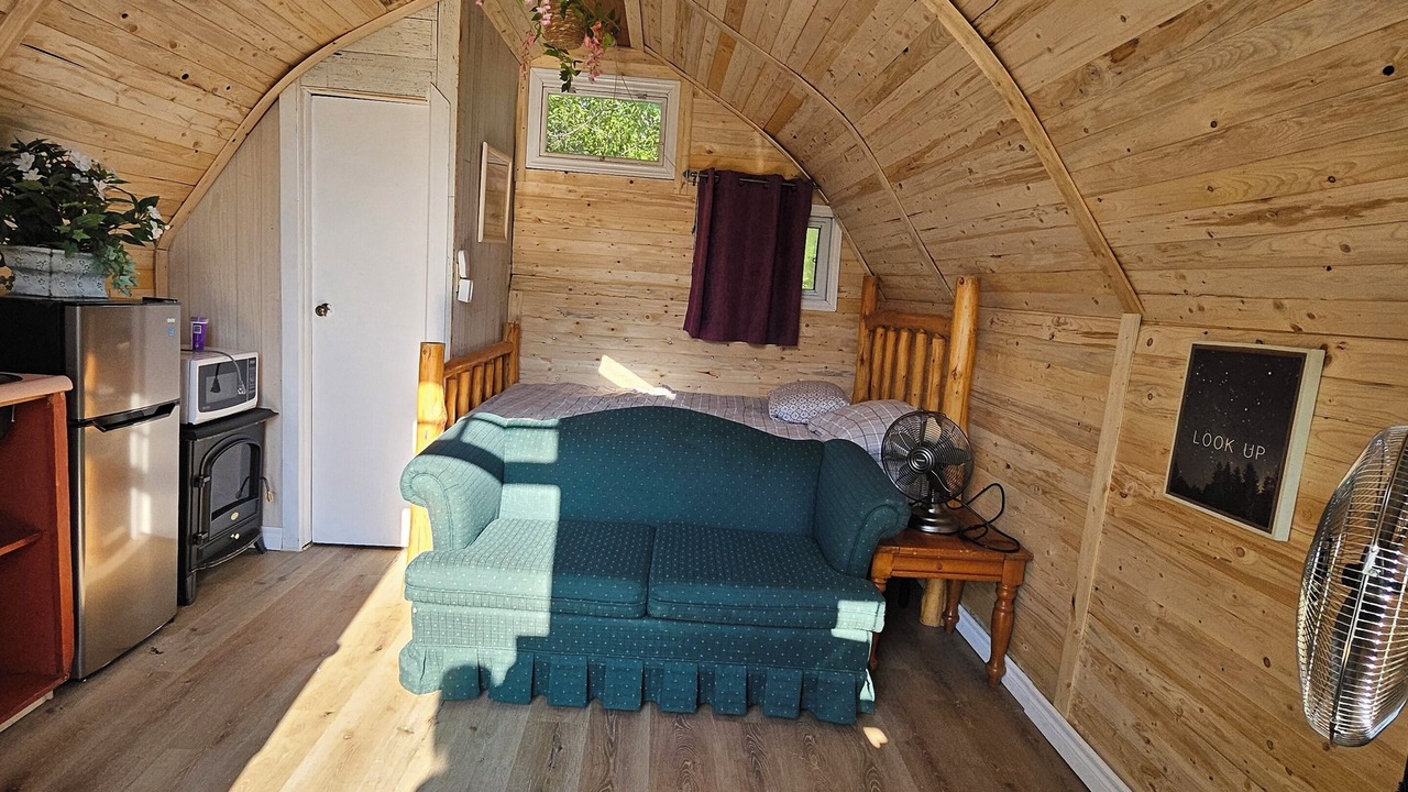 Photo of Livingroom in Lindsay