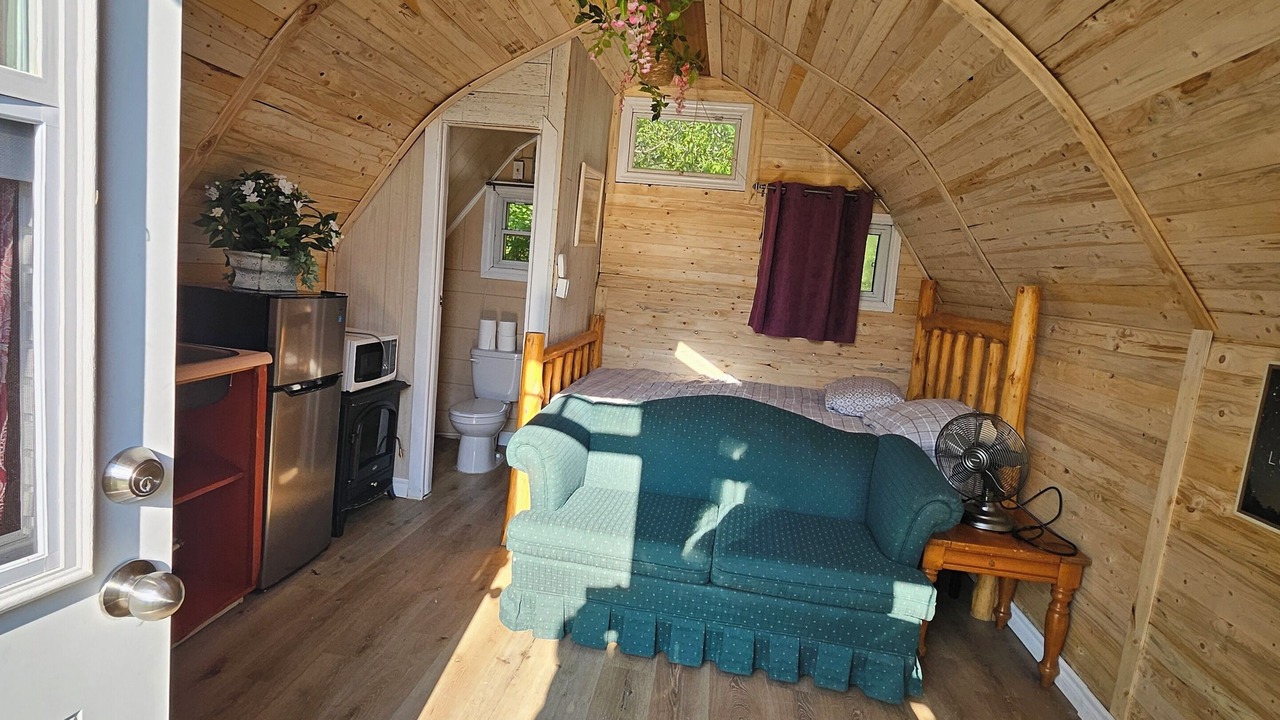 Photo of Livingroom in Lindsay
