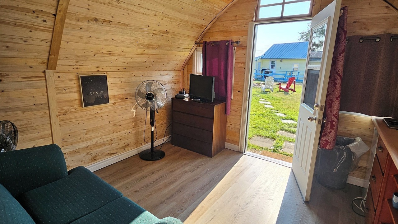Photo of Livingroom in Lindsay