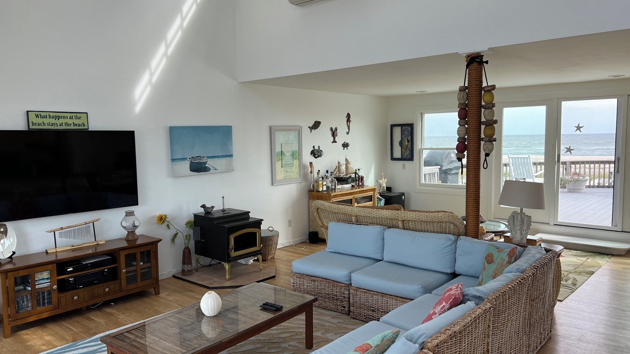 Photo of Livingroom in West Hampton Dunes
