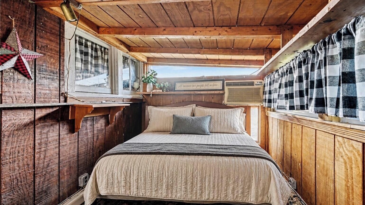 Photo of Bedroom in North Kingsville