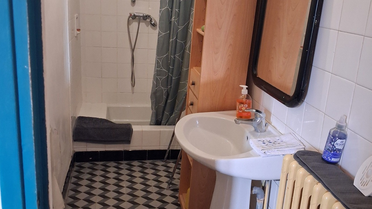 Photo of Bathroom in Minimes - Barriere de Paris